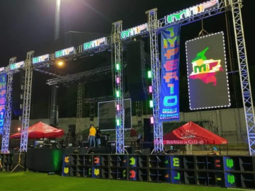 1775505034 El reconocido Pik Up El Imperio quedo esparcido en la carretera