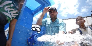 El gobierno proporciona agua potable a la zona rural de