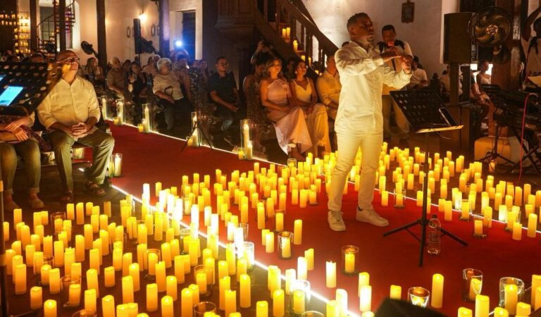 Mompox celebró el Concierto de la Luz en la Iglesia de Santa Bárbara, iluminado por más de 1,000 velas.