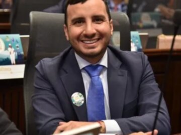 Representante Fernando Nino sin voz ni voto en el Congreso