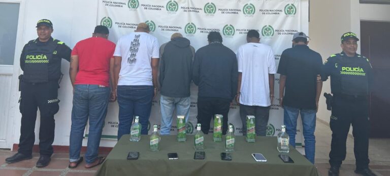 Seis miembros de Los Nequis detenidos por fraude