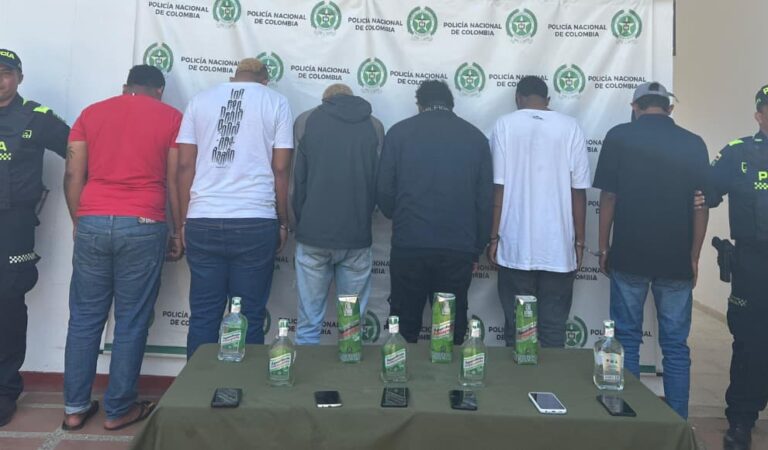 Seis miembros de Los Nequis, detenidos por fraude.