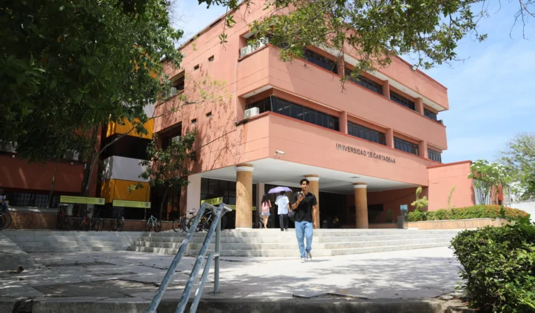 Campus Piedra de Bolívar de la Universidad de Cartagena adapta horarios de clases y busca soluciones ante racionamientos de agua.