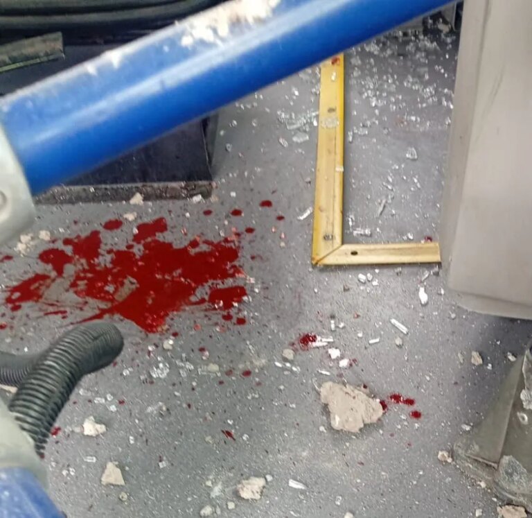 Denuncian a motociclista por agredir a conductor de TransCaribe ante