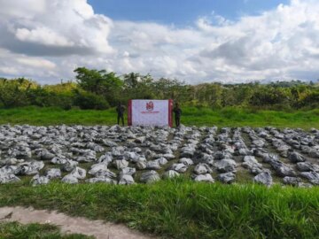 Ejercito confisca 27 toneladas de cianuro en el sur de
