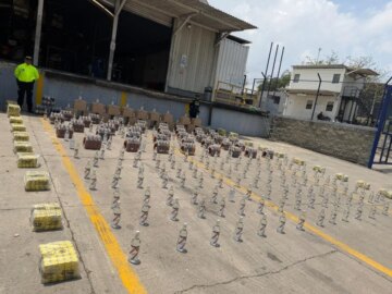 En operativos de control de trafico la Policia confisca mercancia