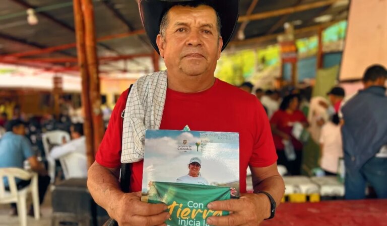 Entrega de predios y títulos de propiedad a familias del sector rural en 8 municipios de Bolívar