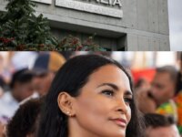 Falsedad en documento publico y peculado por apropiacion delitos atribuidos