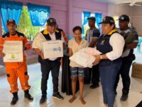 Gobernacion proporciona asistencia a afectados por el incendio en Tiquisio