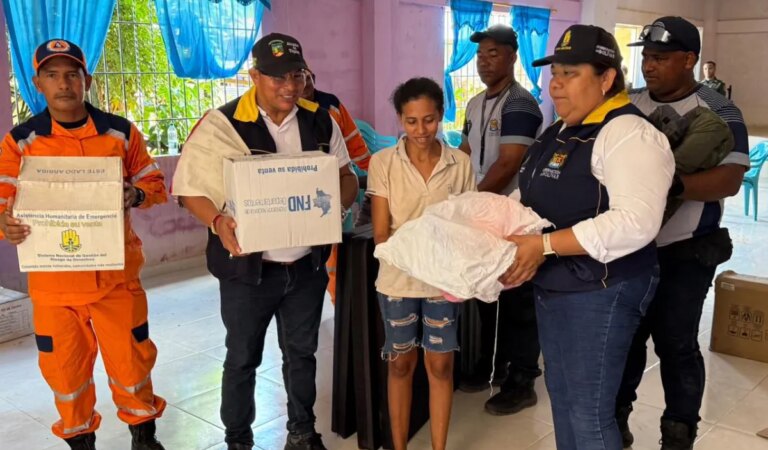 Gobernación proporciona asistencia a afectados por el incendio en Tiquisio, Bolívar
