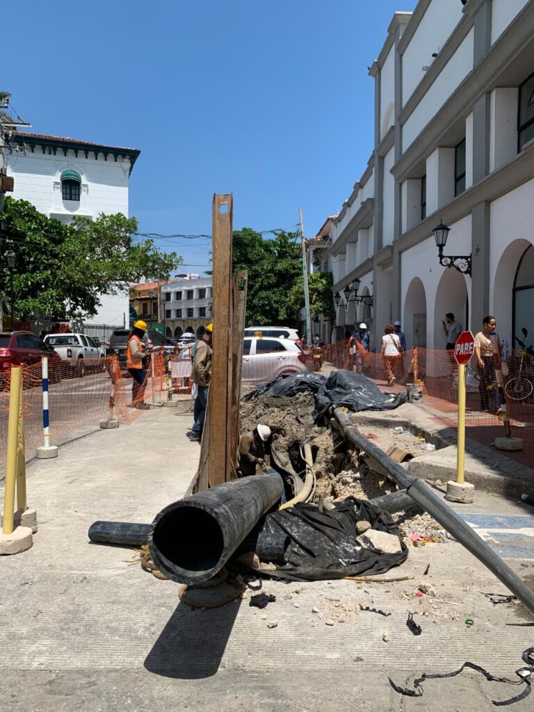 Innovadora tecnologia Aguas de Cartagena reemplaza 124 metros de redes