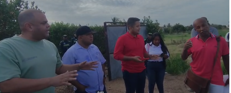 La Alcaldia se compromete a construir un escenario deportivo en