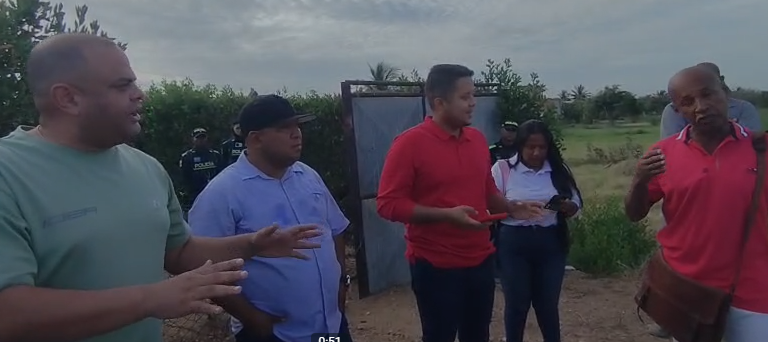 La Alcaldía se compromete a construir un escenario deportivo en Tierra Baja, en un terreno que no es de su propiedad.