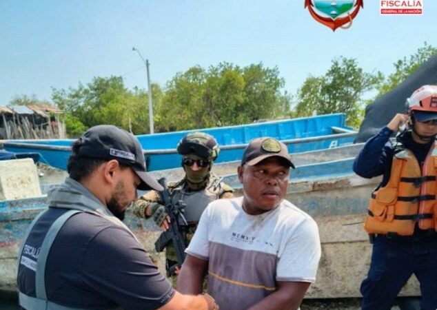 Seis miembros del Clan del Golfo detenidos para extradición por tráfico de drogas hacia Estados Unidos.