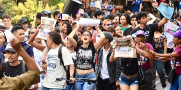 1780530323 Estudiantes de Cartagena se reunen con Ivan Cepeda