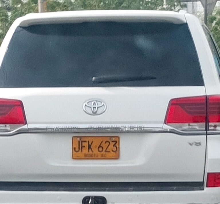 Camioneta de lujo perteneciente a Alonso Luis Julio Restrepo intento