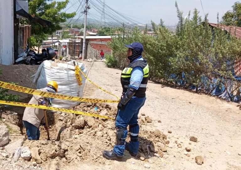 Descubren conexiones irregulares al sistema de acueducto en Nelson Mandela