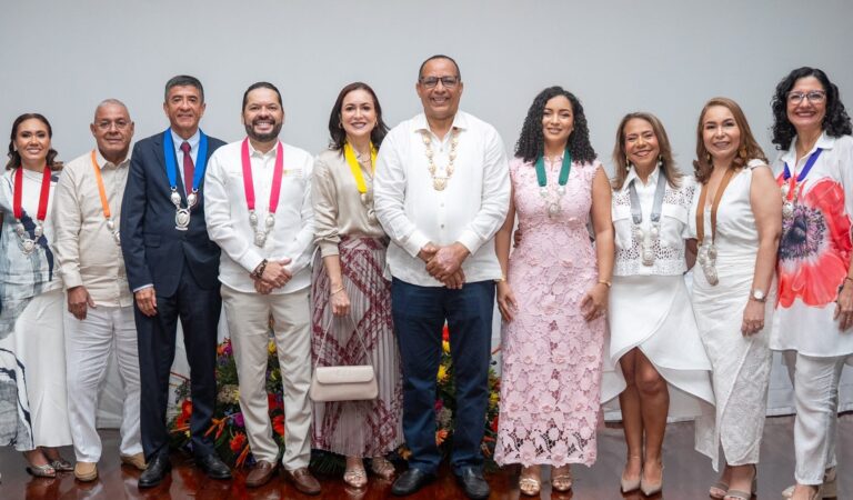 El Dr. Willian Malkun preside la toma de posesión de los nuevos decanos y directores de programa en Unicartagena.