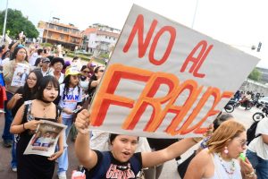Jóvenes manifestando