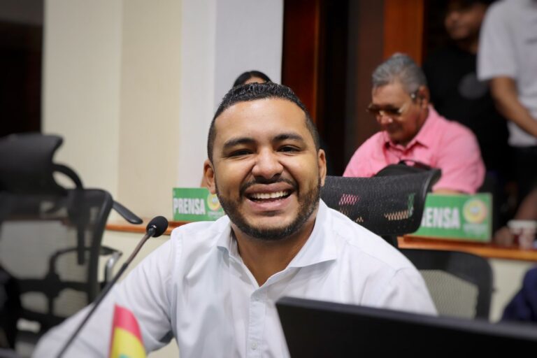Javier Julio Bejarano renuncia al MAIS y a su curul