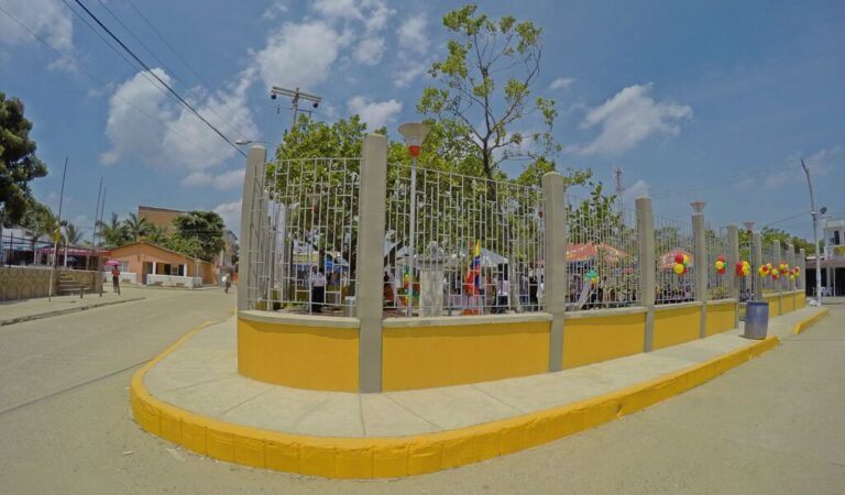 Juez instruye a inspectora de Policía de Pasacaballos a detener el desalojo de una madre con hijas menores.