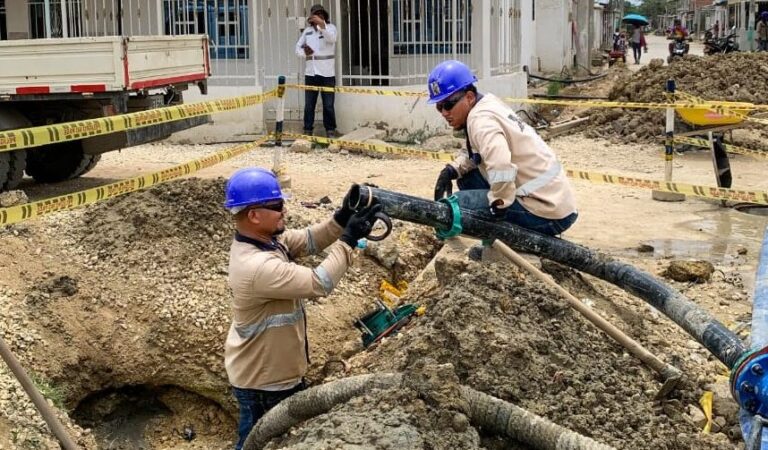 Aguas de Cartagena lleva a cabo obras de mejora en las redes de acueducto en el sector Central de Olaya Herrera.
