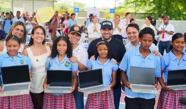 Computadores y becas dan la bienvenida a estudiantes en la zona rural de Clemencia, Bolívar