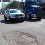 Corredor de Carga en Cartagena presenta grandes baches joven que