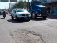 Corredor de Carga en Cartagena presenta grandes baches joven que
