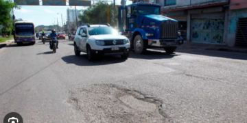 Corredor de Carga en Cartagena presenta grandes baches joven que