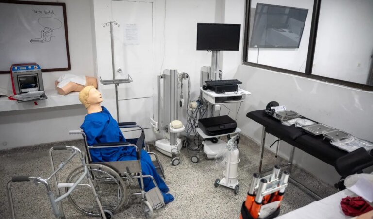 DIAN entrega equipos médicos a la Universidad de Cartagena