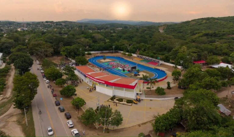 El Gobernador Arana reinvierte la esperanza en el deporte con la entrega de una renovada pista de patinaje en El Carmen de Bolívar