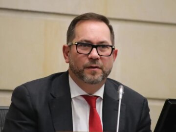 El Presidente del Senado alerta sobre las amenazas a la