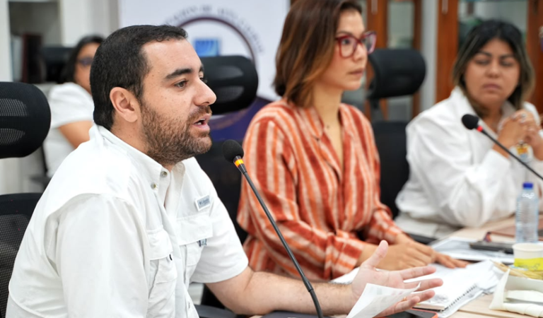 Gobernación de Bolívar y Unicartagena lanzan 345 nuevos cupos presenciales en Mompox, Magangué y El Carmen.