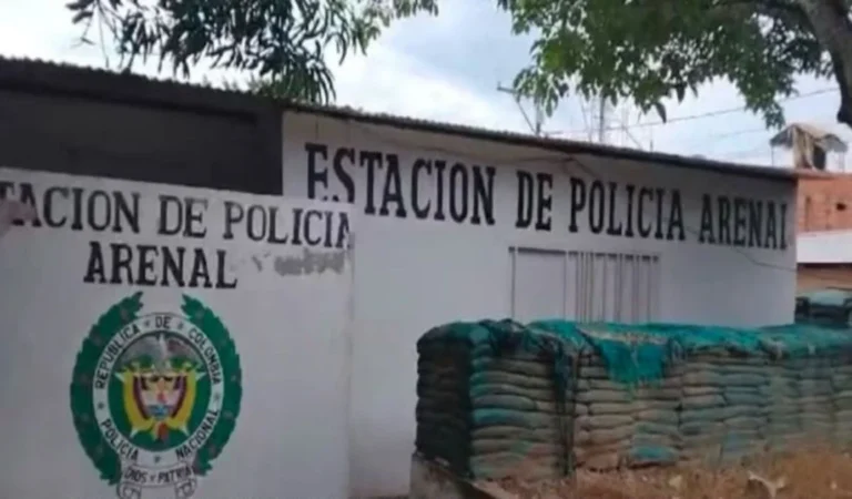 Tres policías heridos tras un ataque con drones a la estación de Policía en Arenal del Sur, Bolívar.