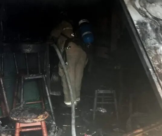 Un herido provoca un incendio en un local del Centro Comercial Santa Lucía