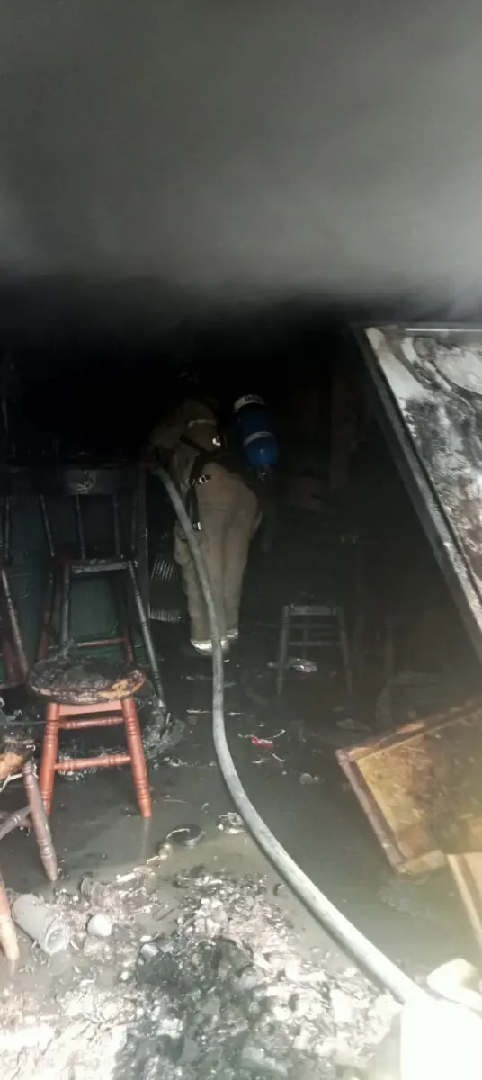 Un herido provoca un incendio en un local del Centro