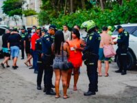 1786133723 Sellan dos establecimientos comerciales en zona turistica de Cartagena