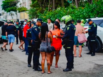 1786133723 Sellan dos establecimientos comerciales en zona turistica de Cartagena