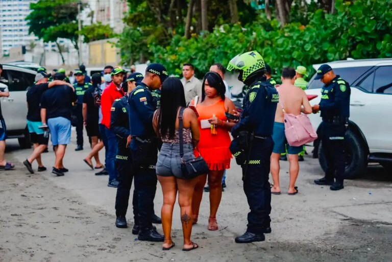 1786133723 Sellan dos establecimientos comerciales en zona turistica de Cartagena