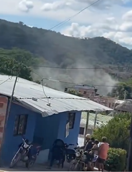 Ataque de grupos armados ilegales a estación de policía en Norosí deja siete uniformados heridos.