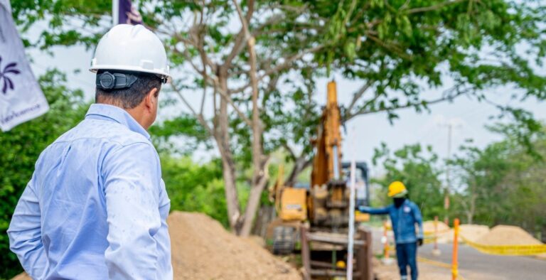 Comenzaron los trabajos de rehabilitacion del alcantarillado en la Avenida