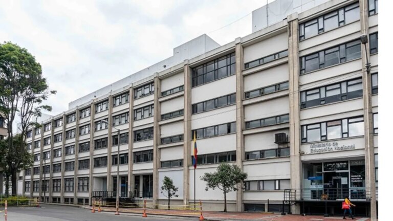 El Ministerio de Educacion emite alerta sobre paginas falsas que