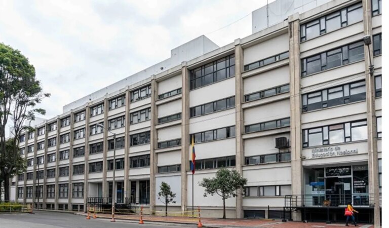 El Ministerio de Educación emite alerta sobre páginas falsas que ofrecen verificación de títulos