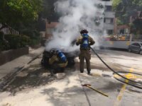 Incendio contenido en el parqueadero de un conjunto residencial en