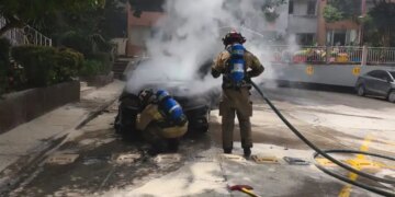Incendio contenido en el parqueadero de un conjunto residencial en