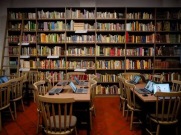 La Biblioteca Publica de Mompox renovada reabre sus puertas