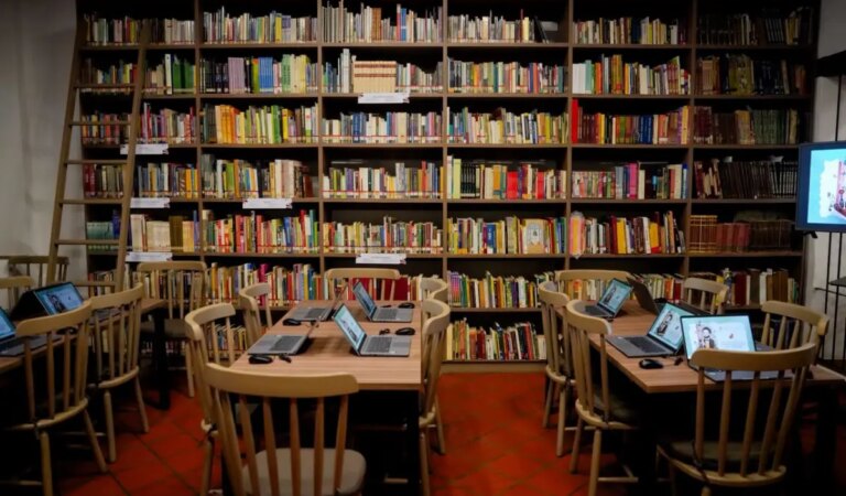 La Biblioteca Pública de Mompox, renovada, reabre sus puertas.
