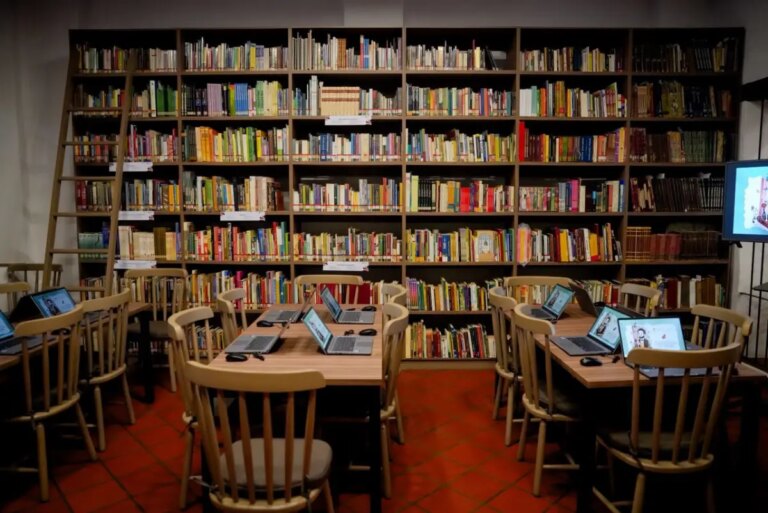 La Biblioteca Publica de Mompox renovada reabre sus puertas