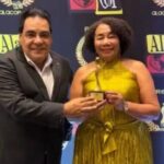 Marta de las Aguas recibe galardon en el XIX Congreso